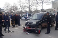 Motorsiklet sürücüsü ucuz atlattı